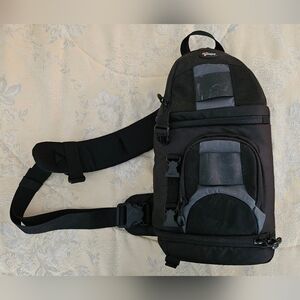 Lowepro Slingshot 100 AW camera bag, black